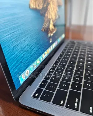 New Laptop Apple MacBook Pro 2019 8GB Intel Core I5 SSD 128GB