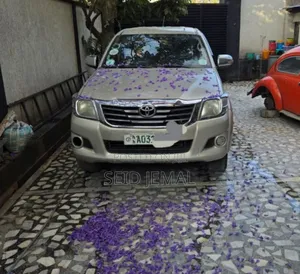 Toyota Hilux 2014 Silver