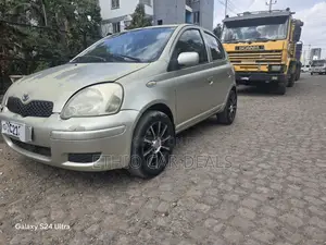 Toyota Vitz 2002 Gold