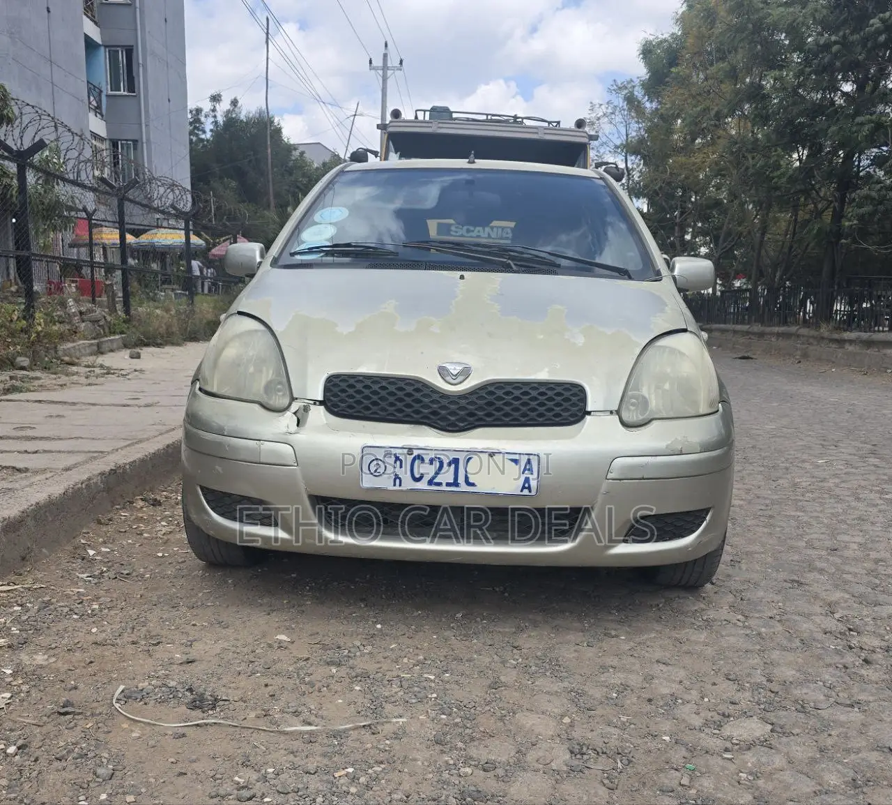 Toyota Vitz 2002 Gold