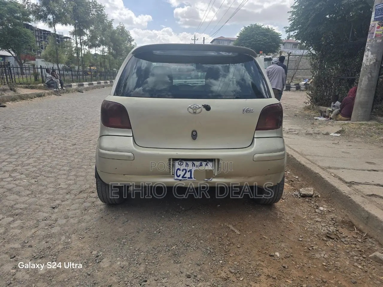 Toyota Vitz 2002 Gold