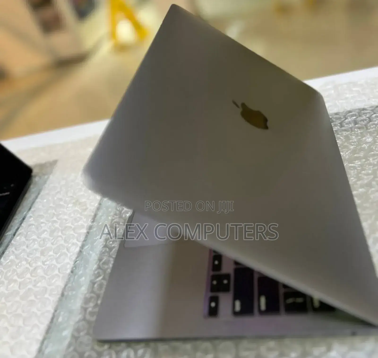 New Laptop Apple MacBook Pro M1 8GB Apple M1 Pro SSD 256GB