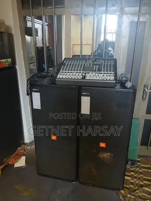 JBL Speakers SRX 725 With Mixer