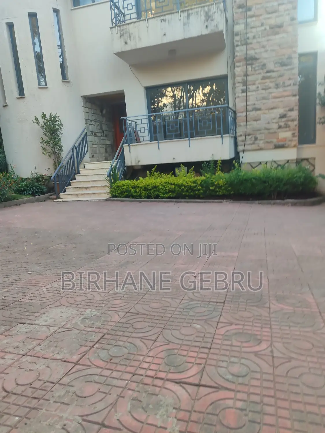 5bdrm House in G+1 House, Bole for rent