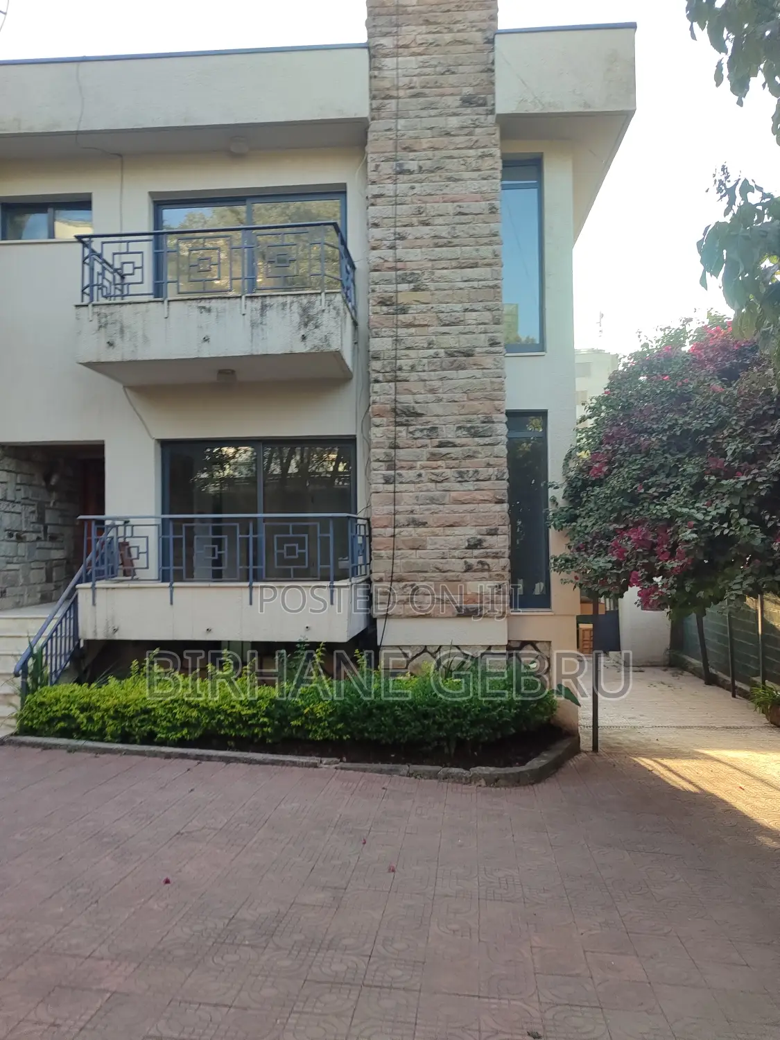 5bdrm House in G+1 House, Bole for rent