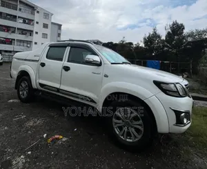 Toyota Hilux 2012 Beige
