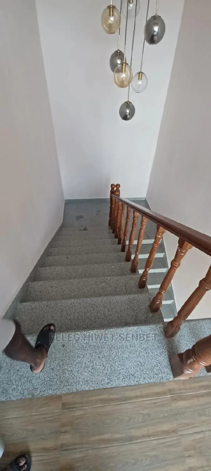 5bdrm House in አአ, Bole for sale