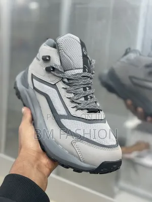 Stylish Grey Trail Sneakers - Brand New, Ready for Trails