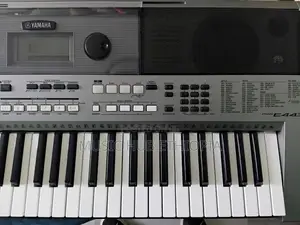 Yamaha PSR E443 Keyboard