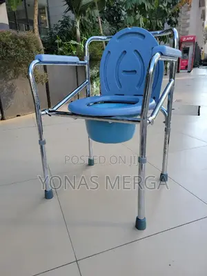 Toilet Commodes氅由it Has a Maximum Weight Capacity of 150 Kilograms