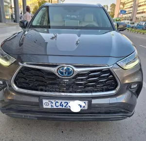 Toyota Highlander Hybrid Limited 2023 Gray