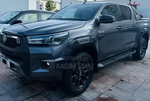 Toyota Hilux 2023 Gray