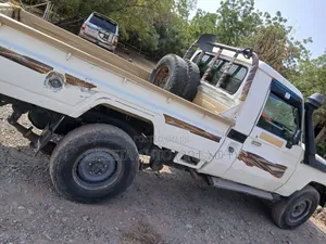 Toyota Land Cruiser 2012 White