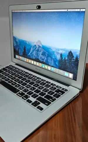 New Laptop Apple MacBook Pro 2017 8GB Intel Core I5 SSD 128GB