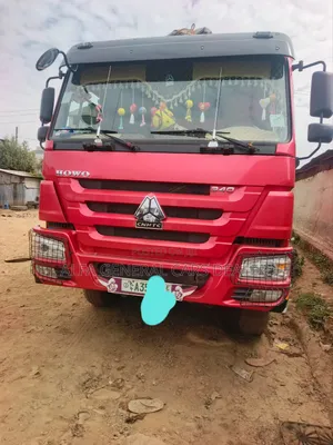 Sinotruk 2025 Red