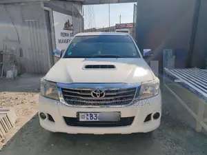 Toyota Hilux 2013 White
