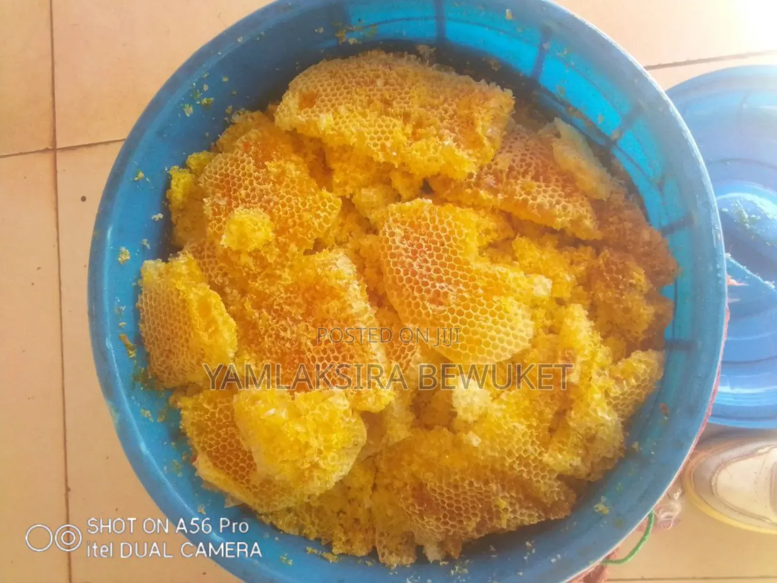 ንፁህ የጎጃም ማር እናቀርባለን::