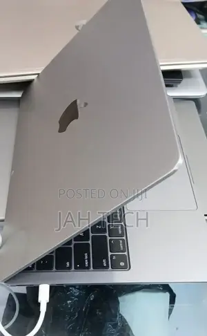 New Laptop Apple MacBook Air 2022 M2 8GB Apple M2 SSD 256GB