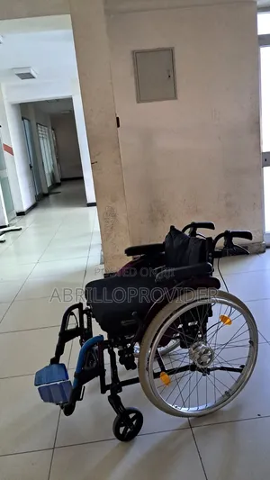 Toilet Wheelchair廿手wheelchair山手wheelchair廿手wheelchair廿手wheelchair口手whe