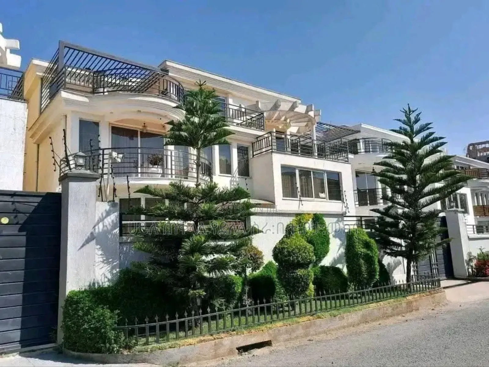 Furnished 8bdrm Townhouse/Terrace in አያት አካባቢ ኮምፋውንድ ግብ, Yeka for sale