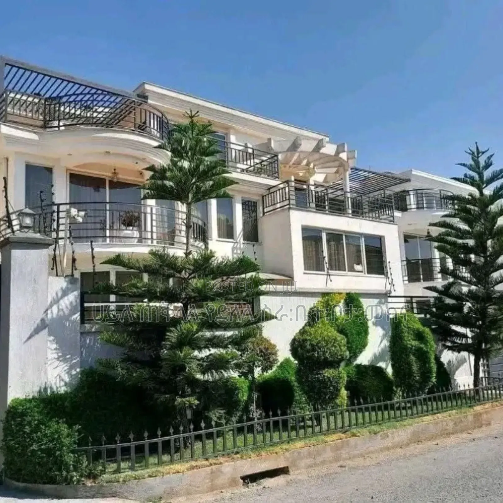 Furnished 8bdrm Townhouse/Terrace in አያት አካባቢ ኮምፋውንድ ግብ, Yeka for sale