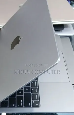 New Laptop Apple MacBook Air 8GB Apple M1 SSD 256GB