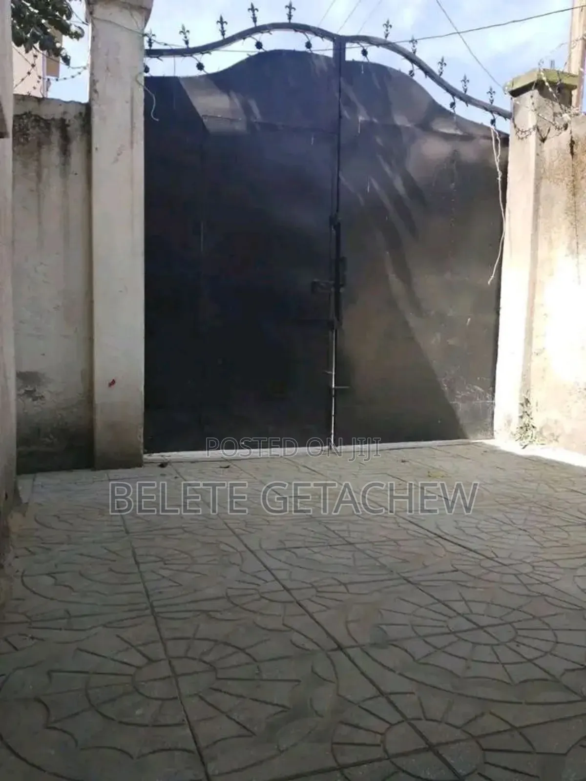 Ayat, L-Shape House for Sale 300sqm