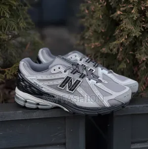 New Balance 1906r Sneaker in the Castle Rock With Rain Cloud