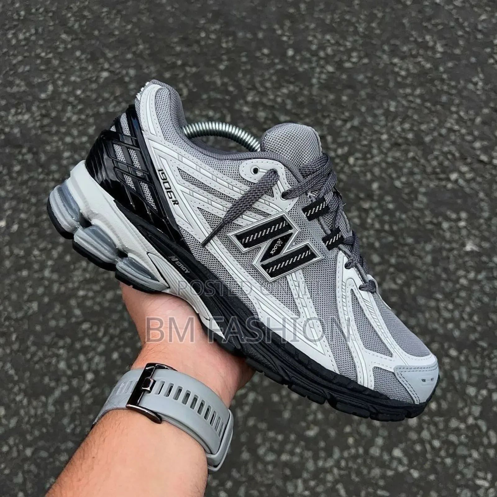 New Balance 1906r Sneaker in the Castle Rock With Rain Cloud