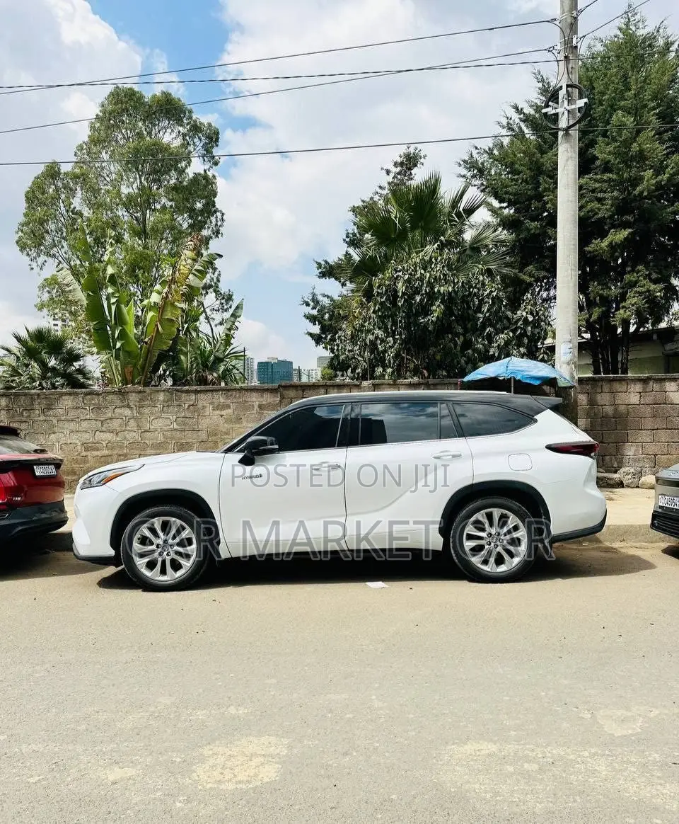 Toyota Highlander Hybrid Limited AWD 2024 White