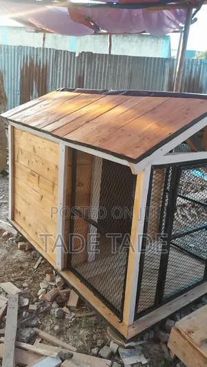 Orginal Wood Dog House