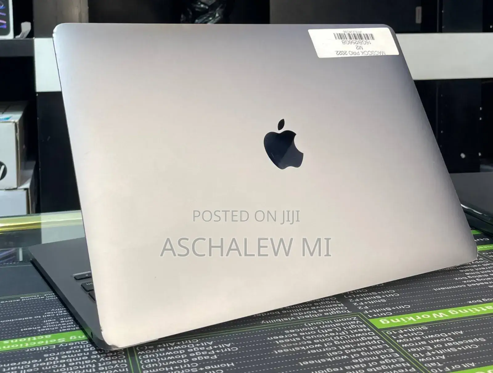 New Laptop Apple MacBook Pro 2022 M2 8GB Apple M2 SSD 256GB