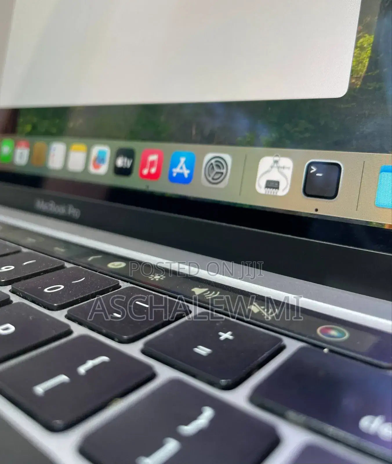 New Laptop Apple MacBook Pro 2022 M2 8GB Apple M2 SSD 256GB