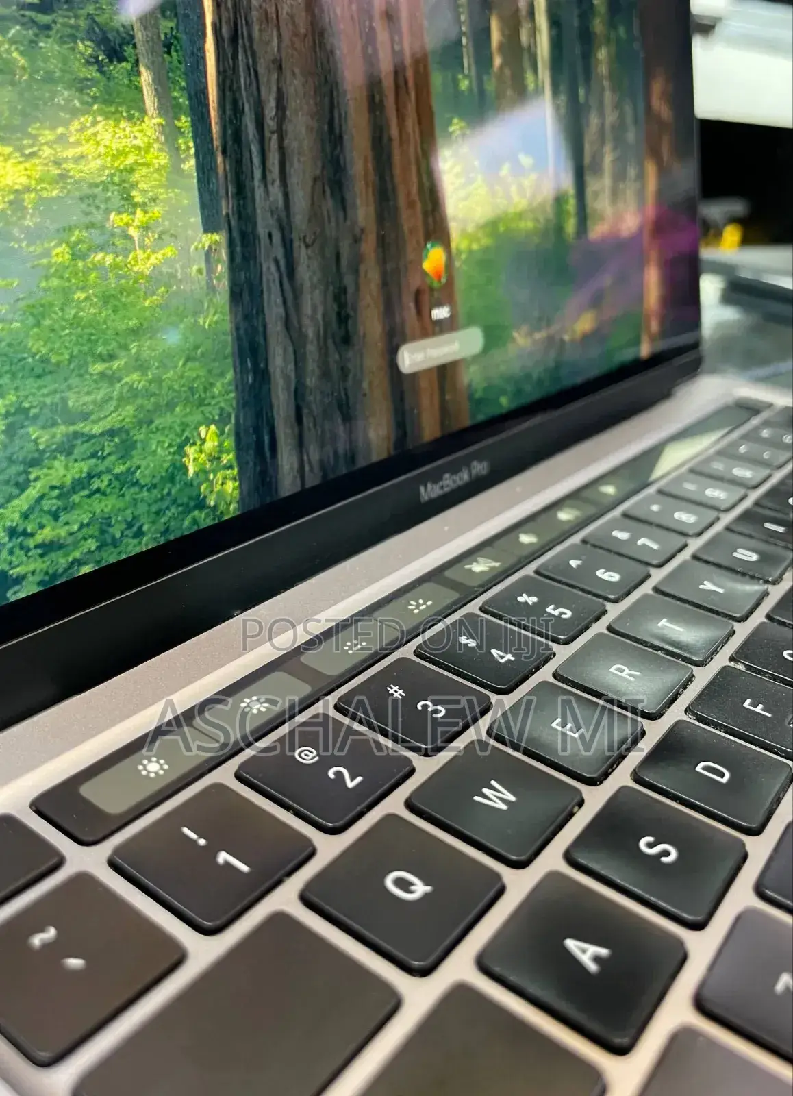 New Laptop Apple MacBook Pro 2022 M2 8GB Apple M2 SSD 256GB