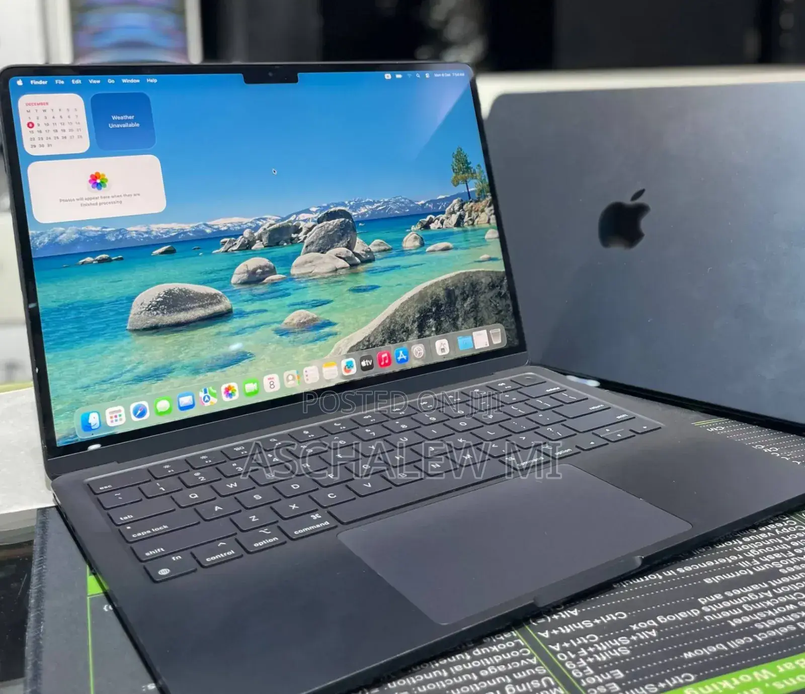 New Laptop Apple MacBook Air 2024 M3 13-Inch 8GB Apple M3 SSD 256GB