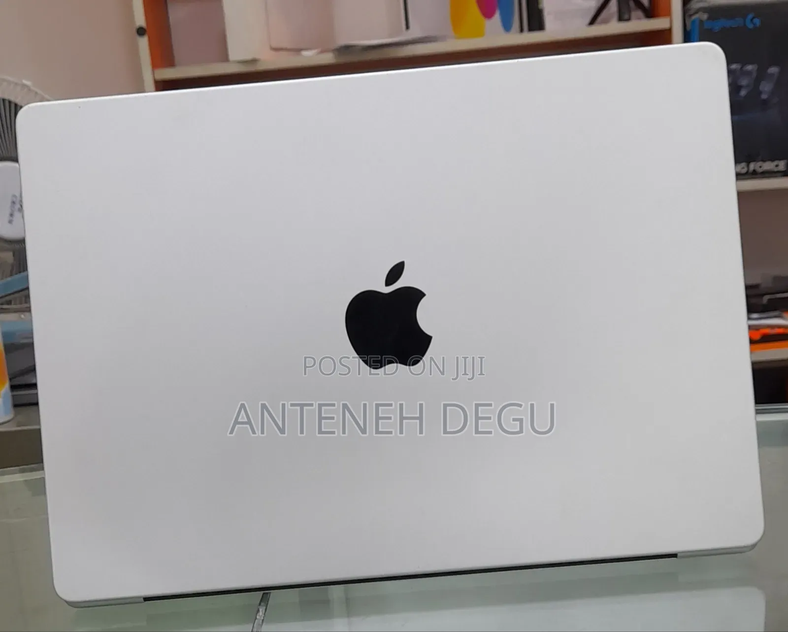 New Laptop Apple MacBook Air 2022 M2 8GB Apple M2 SSD 256GB