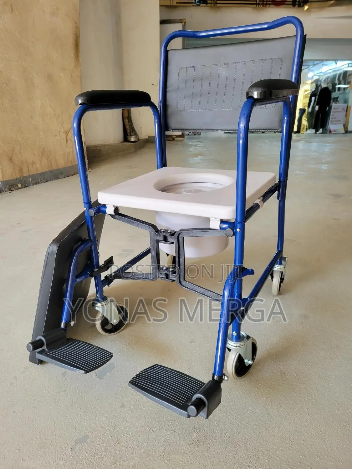 Toilet Chair/Size Details:Size:58cm X 67cm X 93cm/22.85" X 26.4"X36.64