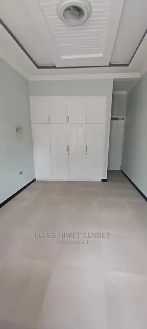 5bdrm Villa in አያት, Bole for sale