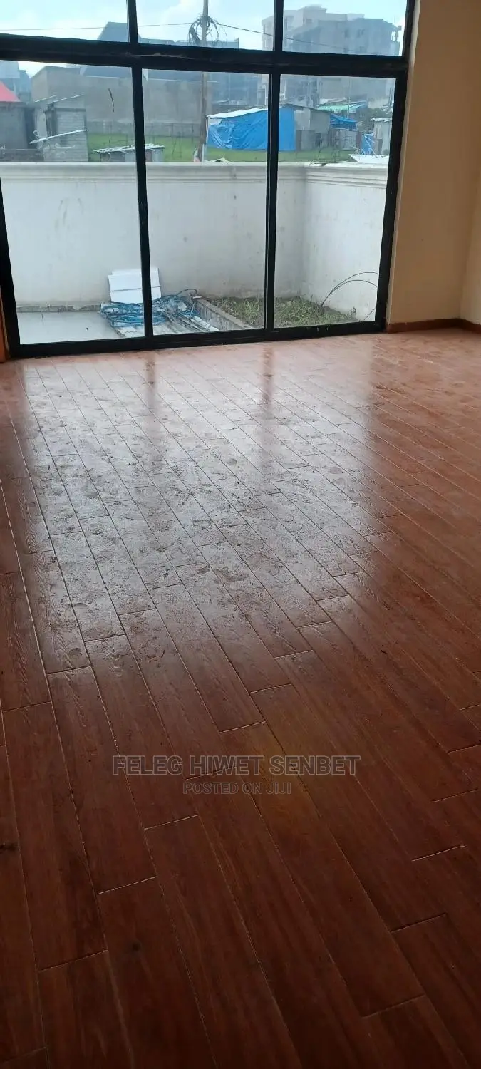5bdrm Villa in አያት, Bole for sale