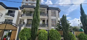 Furnished 10bdrm House in Bole for sale