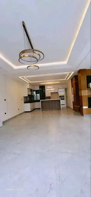 Furnished 8bdrm House in Bole for sale