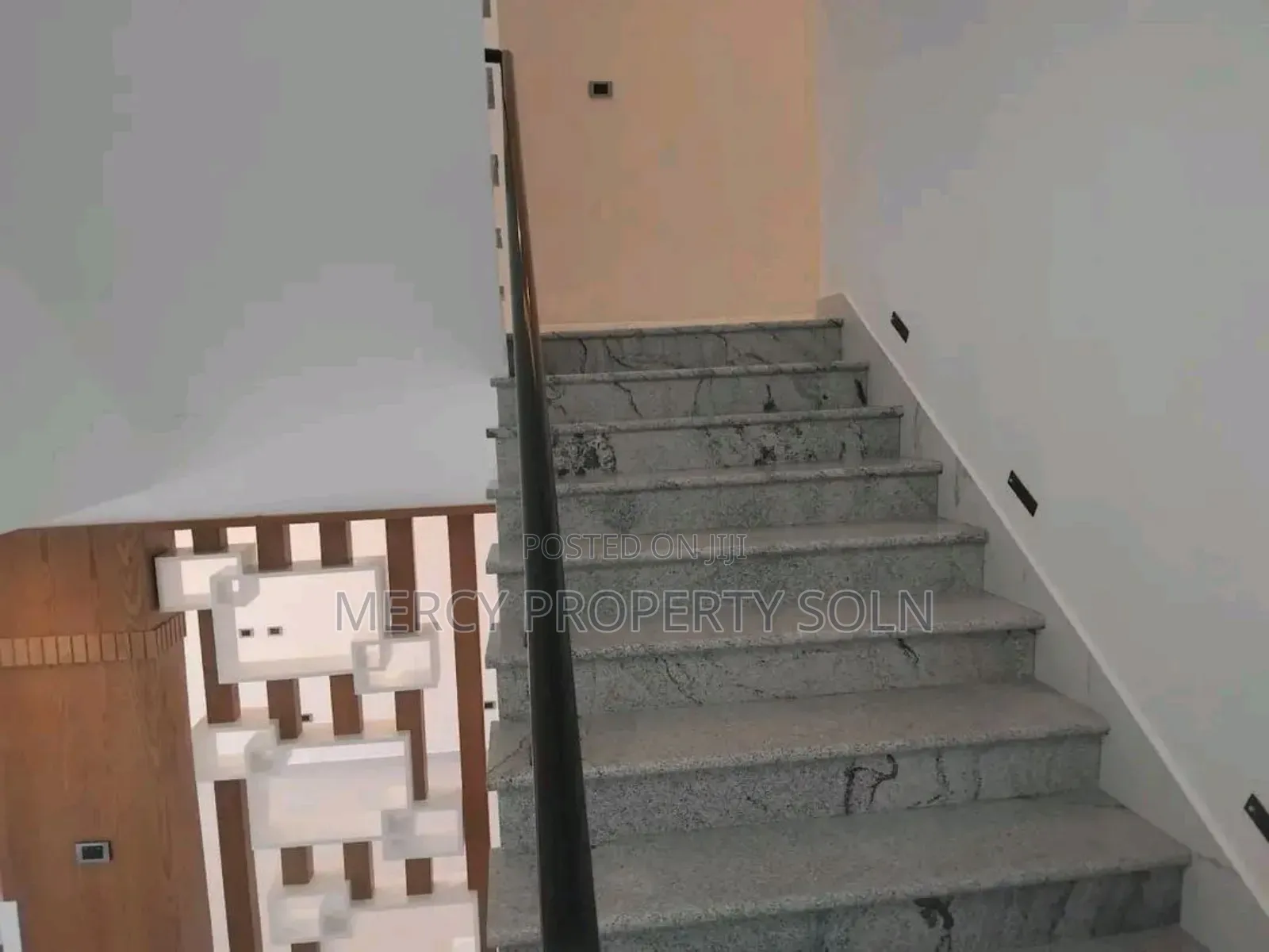 Furnished 8bdrm House in Bole for sale