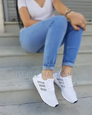 Adidas Yeezy 700