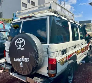 Toyota Land Cruiser 2017 White