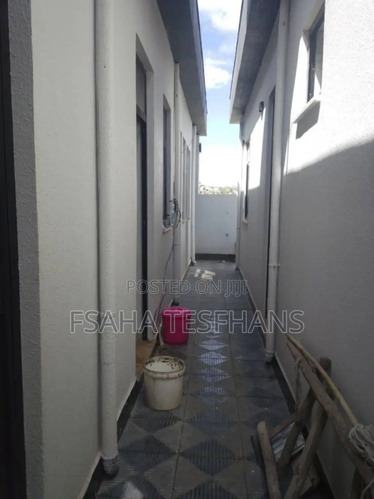 4bdrm House in Villa, Bole for rent