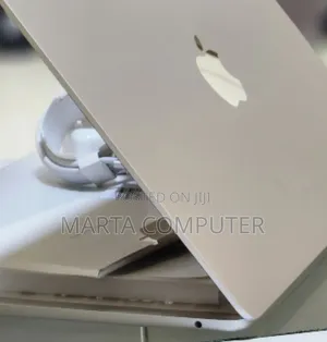 New Laptop Apple MacBook Air 2024 M3 13-Inch 16GB Apple M4 SSD 256GB