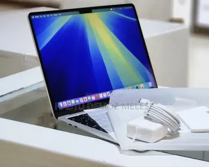 New Laptop Apple MacBook Air 2025 M4 15-Inch 8GB AMD Ryzen 5 SSD 256GB
