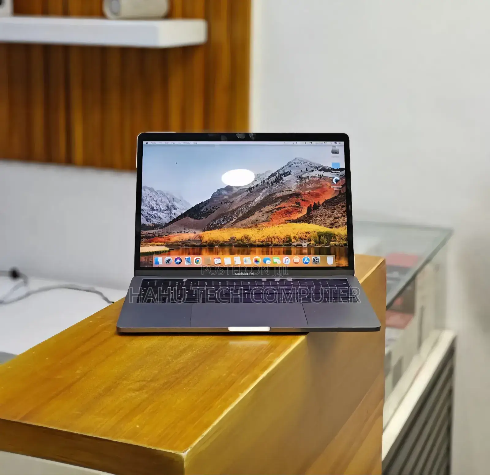 New Laptop Apple MacBook Pro 2019 16GB Intel Core I5 SSD 256GB