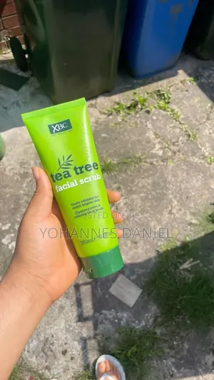 Tea Tree Facial Scrub