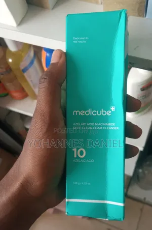 Medicube Azelaic Acid Niacinamide Deep Foam Cleanser